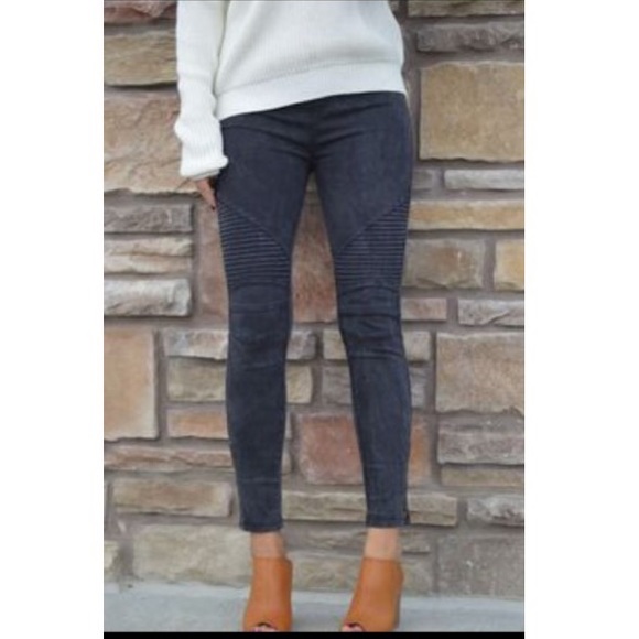 ✨LAST ONE ✨Stretch Moto leggings - Picture 3 of 6